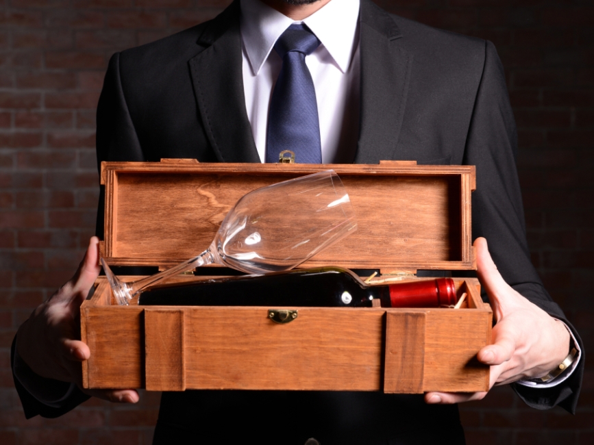 Искусство оформления: зачем нужна подарочная упаковка для алкоголя