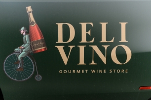 ISSI Spirits открыли первую в Москве винотеку Deli Vino 