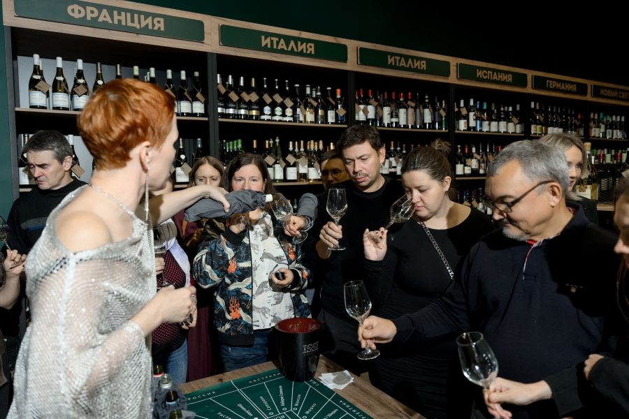 ISSI Spirits открыли первую в Москве винотеку Deli Vino 