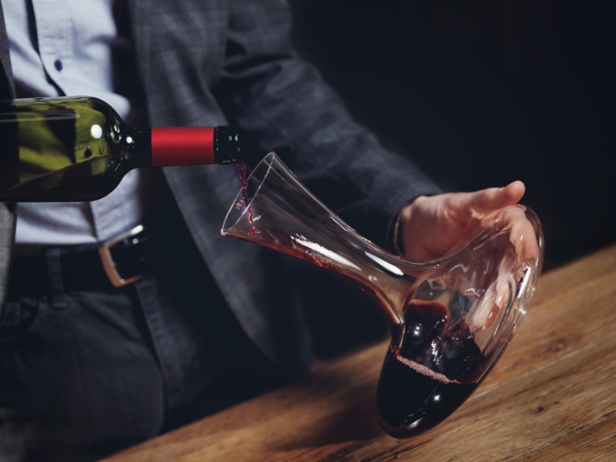 Как сервировать и хранить вино: до и после открытия