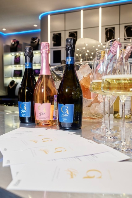 ISSI Spirits на презентации во флагманском магазине  RUSHEV