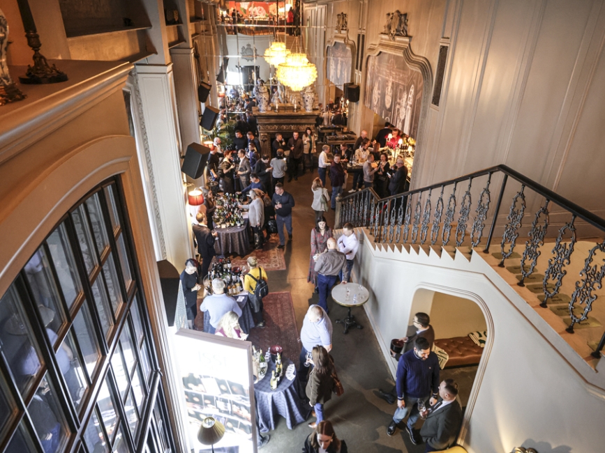 ISSI FRIENDS PARTY в Soho Rooms