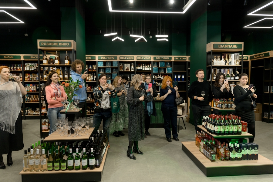 ISSI Spirits открыли первую в Москве винотеку Deli Vino 